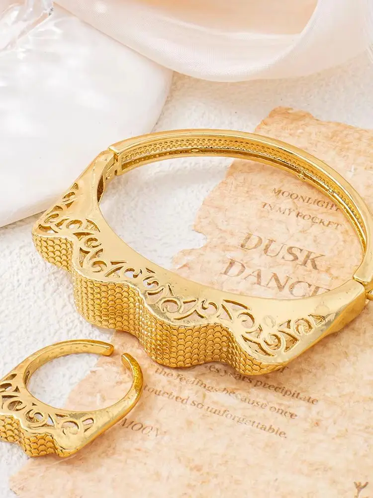 Armreif Italien Frankreich Damen Armband Ring Kupfer Ohrringe Luxuriöser Vergoldeter Verstellbarer Ring Exquisiter Hochzeitsschmuck – Detail 2
