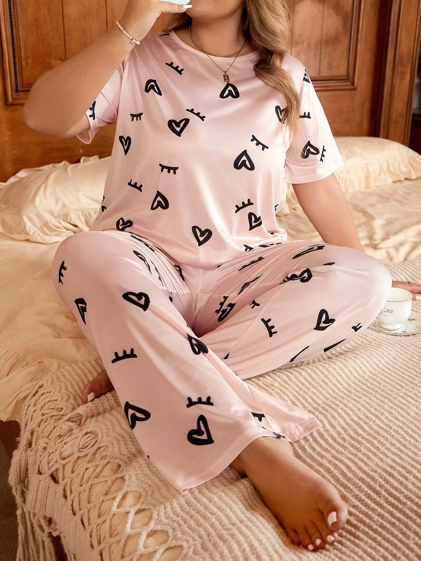 2 Pack of Elegant Comfortable Loose Love Printed Top&Pants Pajamas Home Furnishings in Large Size