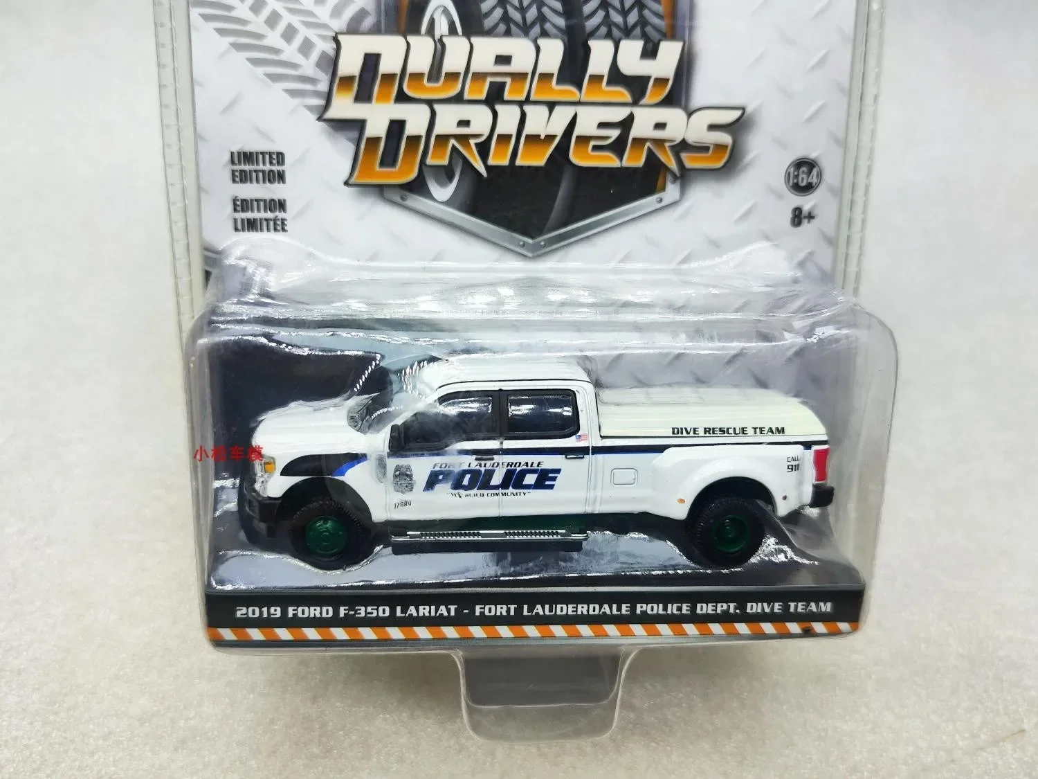 1: 64 2019 Ford F-350- Ford Lauderdale Diving Team Green Edition Alloy car model collection gift ornaments