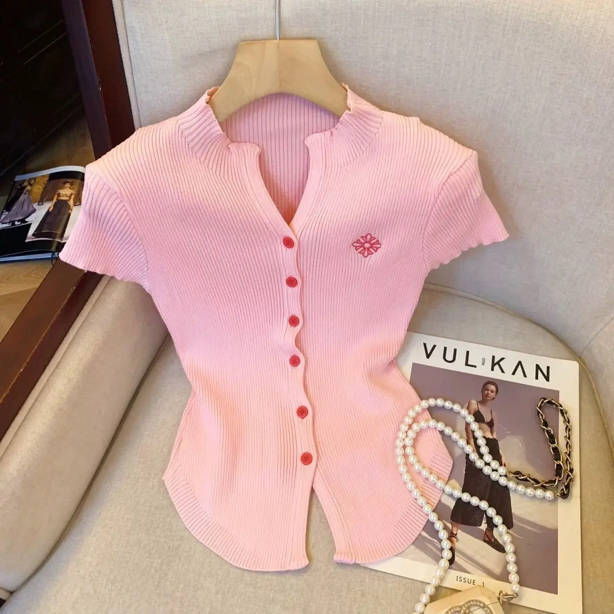 Bottoni coreani estivi Scollo a V Manica corta Cardigan lavorato a maglia Temperamento femminile Slim Top ricamato Tee Abbigliamento donna Maglione