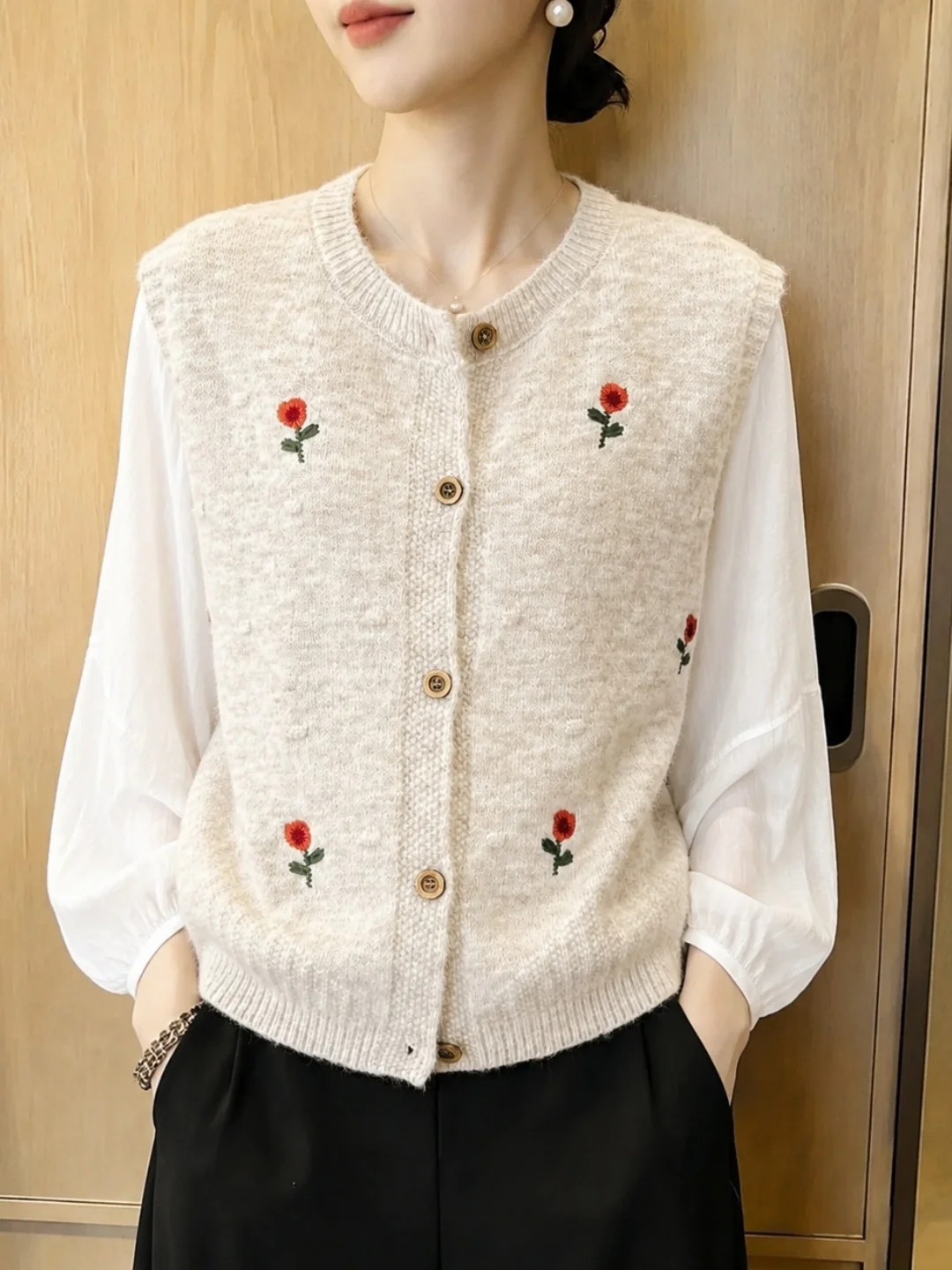 Korean Style Embroidered Knitted Vest Single Button Versatile Ageless Autumn New Arrival Layering Vest Commute Style round Neck