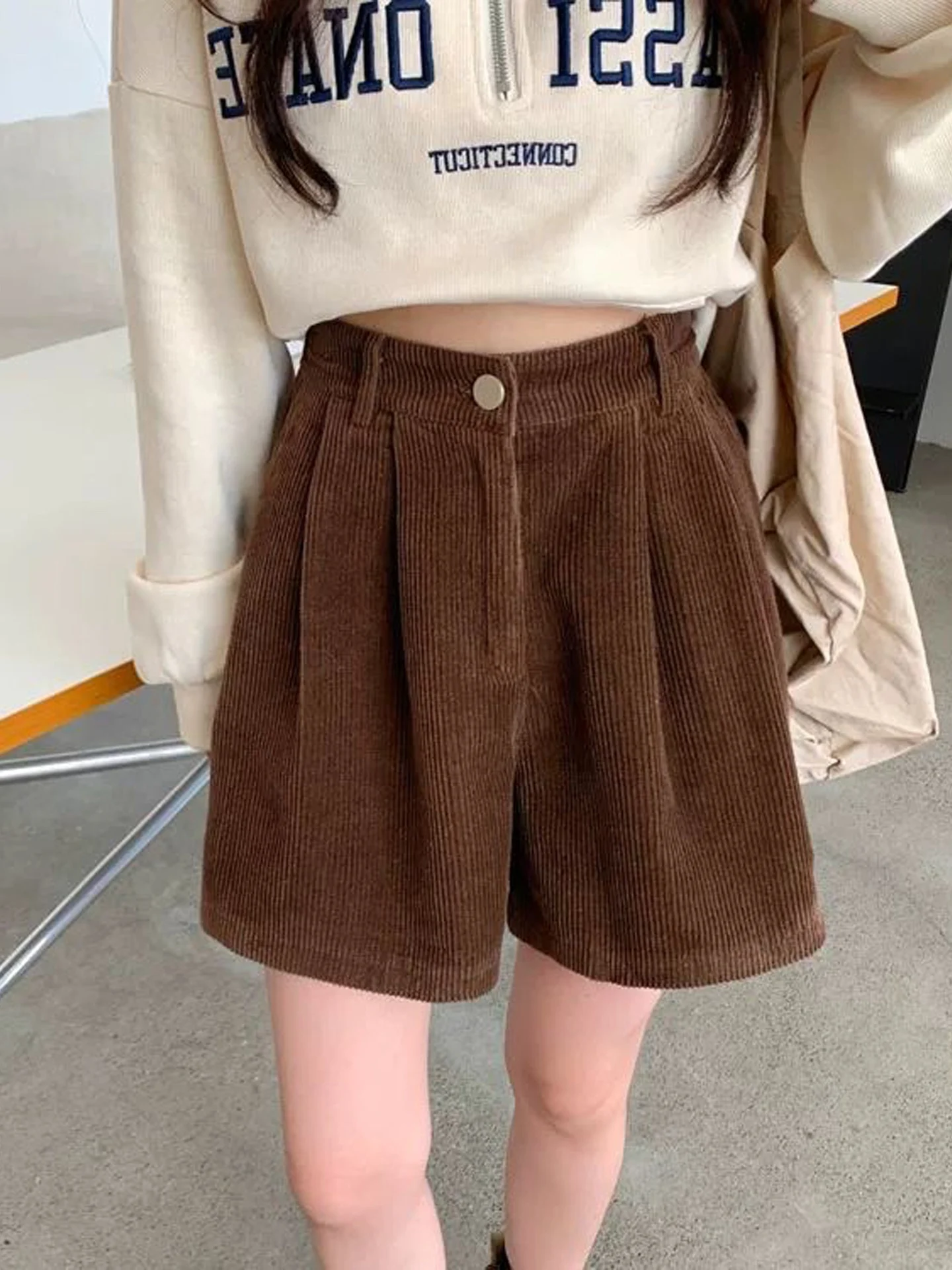 High Waist Corduroy Wide Leg Casual Pants Women's Loose Fitting Vintage Button Short Pants Autumn New Design Slimming Effect