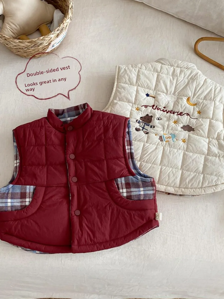 

Хлопковый жилет для мальчиков 2025: Новинка зимы, двусторонний, с вышивкой, мультяшный, модный...