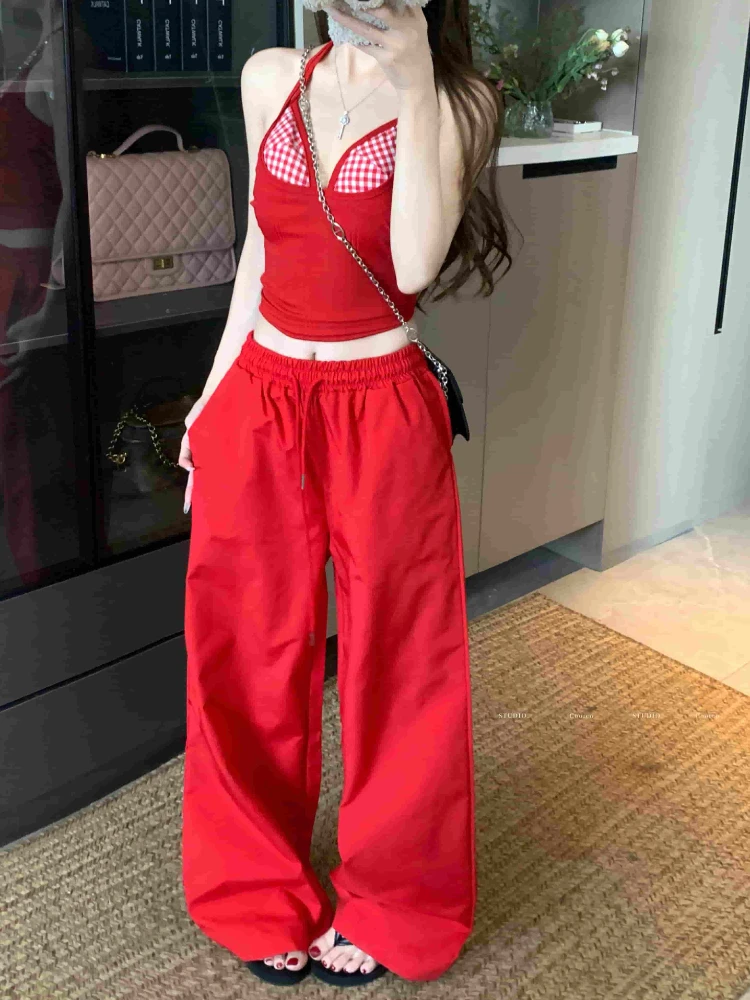 Gitterspleißen, würziges Mädchen, schöne Weste mit hängendem Hals, lässige Hose mit weitem Bein, Damen-Sommer-Design-Sinn, rotes zweiteiliges Set