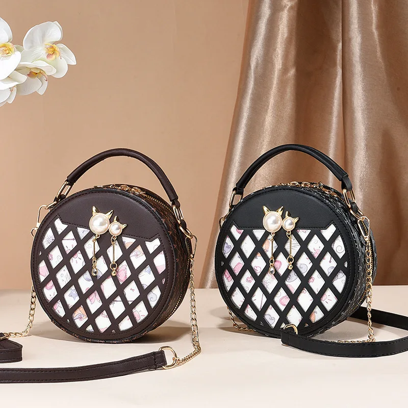 Cute girls' small bag2026New casual mobile phone bag, crossbody small round bag, trendy, fashionable, sweet chain small bag