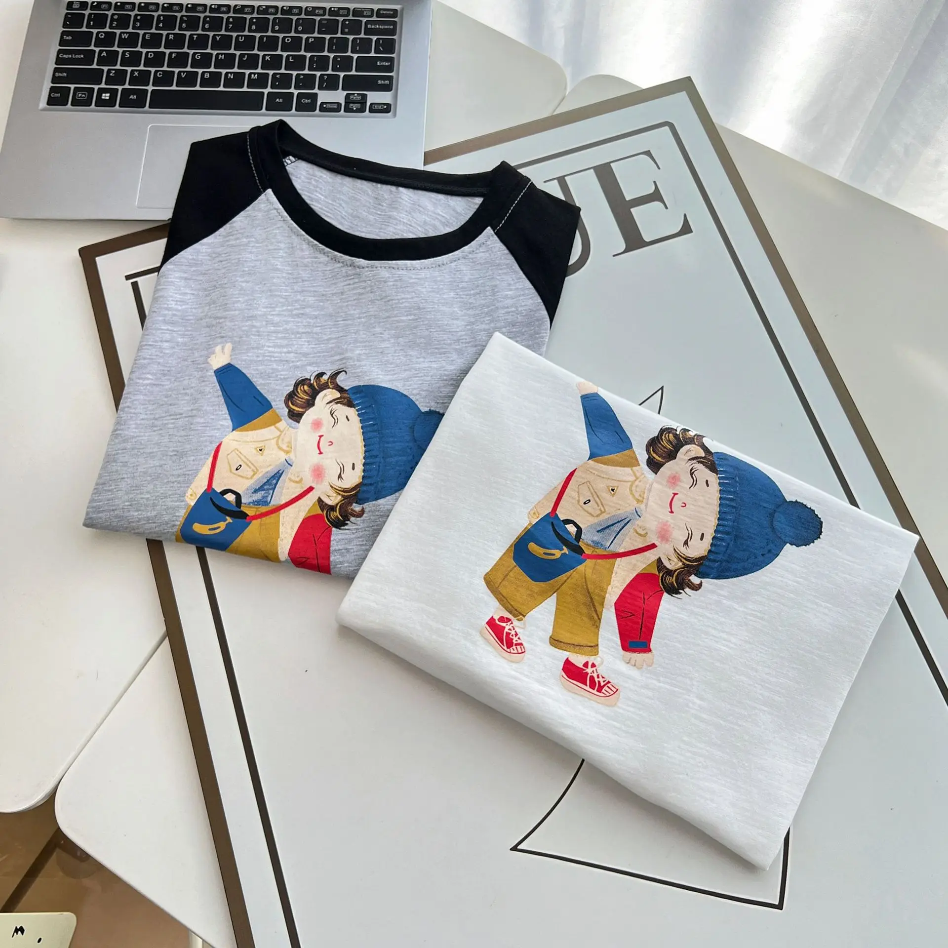 Plus Size Damen-Top 2025, Sommer, neues lässiges Raglanärmel-bedrucktes Cartoon-Bambus-Baumwoll-Kurzarm-T-Shirt 2508