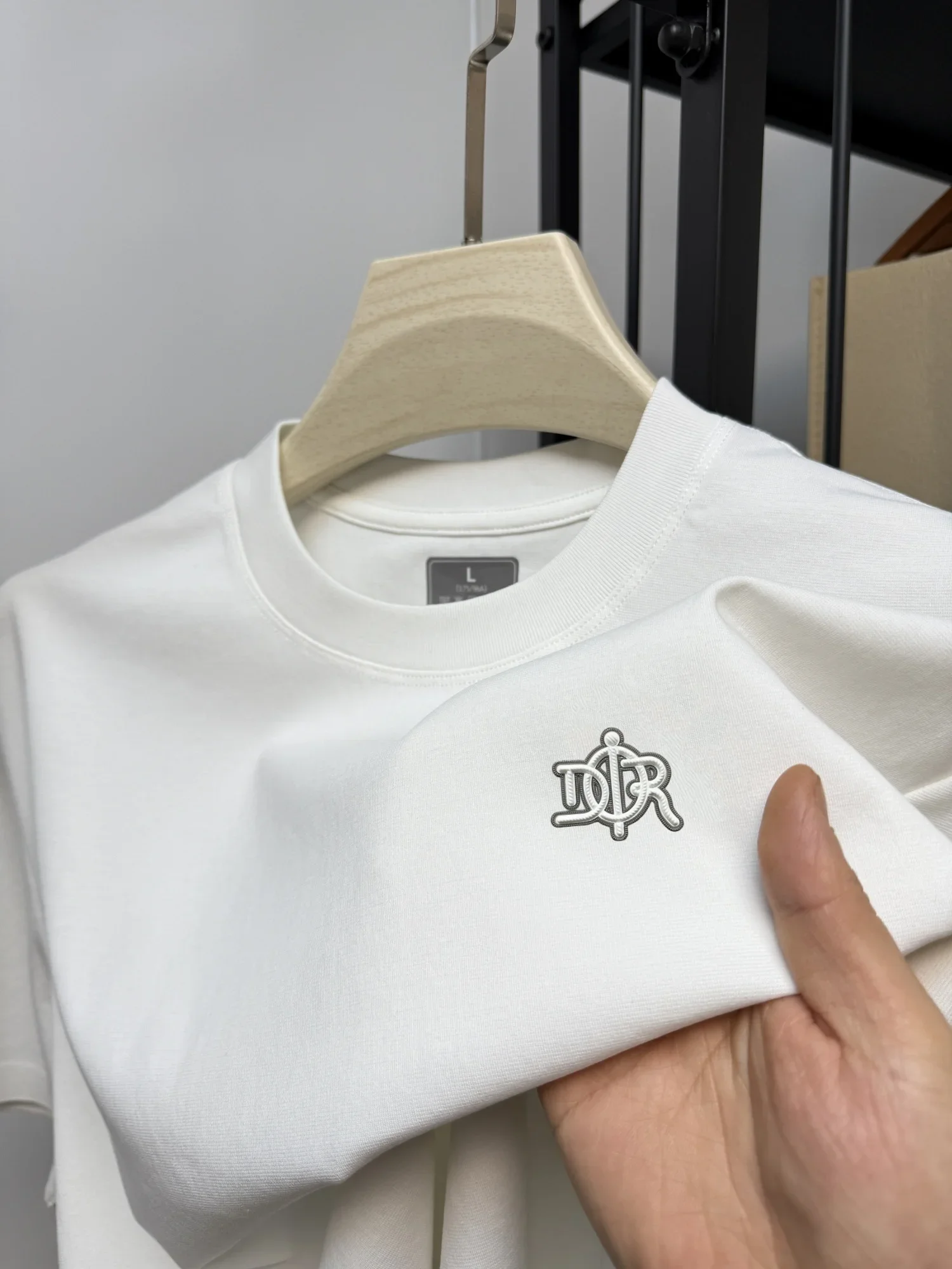 

New Men's Seamless Short Sleeve Round Neck High-end Brand T-shirt Summer Fashion High-end Letter Badge Cotton Casual Sports Tops