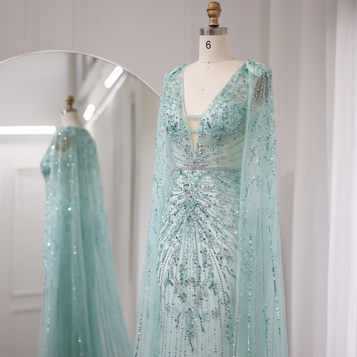 Sharon Said Luxuriöses Dubai Silbergraues Meerjungfrauen-Abendkleid mit Cape, V-Ausschnitt, Türkis, Arabian Nights Ballkleid SS397, Maßanfertigung – Detail 16