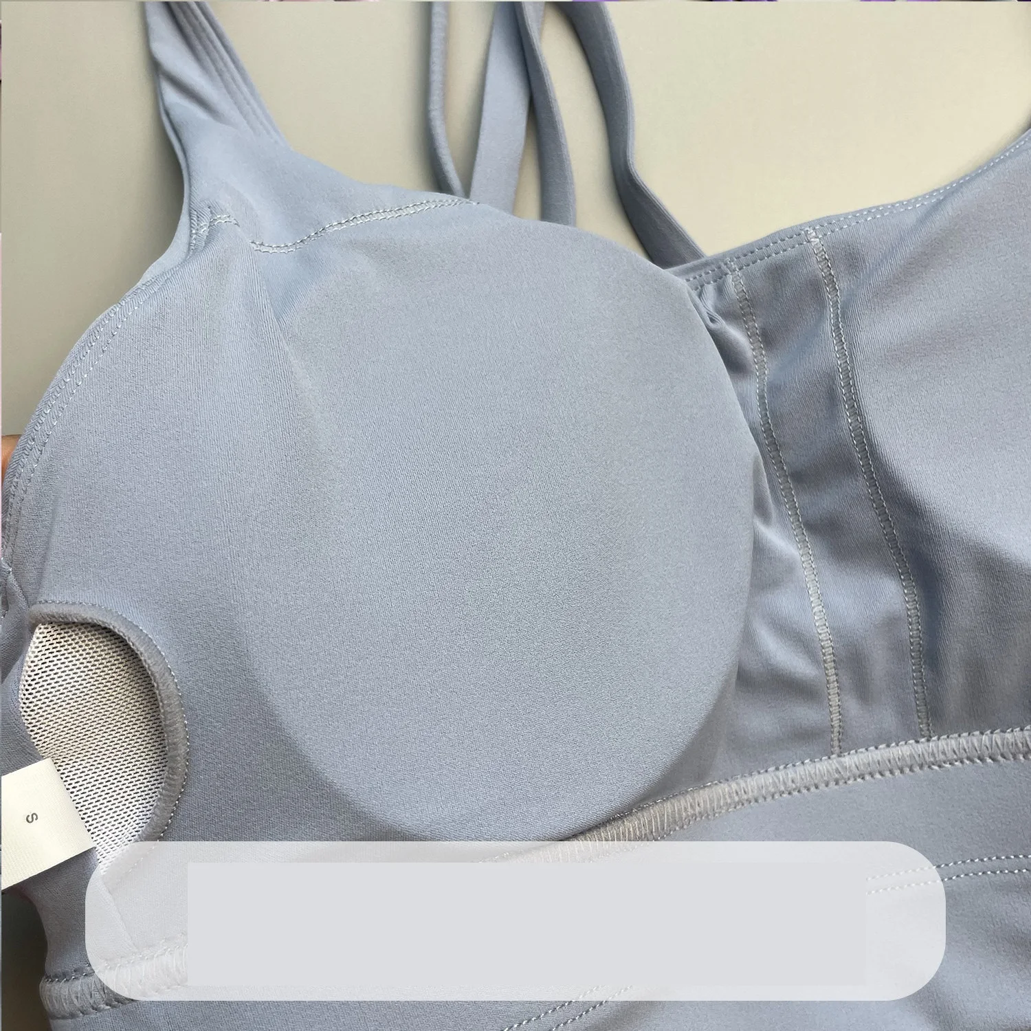 Einfarbiges Damen-Fitness-Yoga-BH-Top, weich, eng anliegend, für umfassendes Training, Joggen, Fitnessstudio, Sportunterwäsche, mit gekreuztem Rücken und Brustpolster – Detail 9