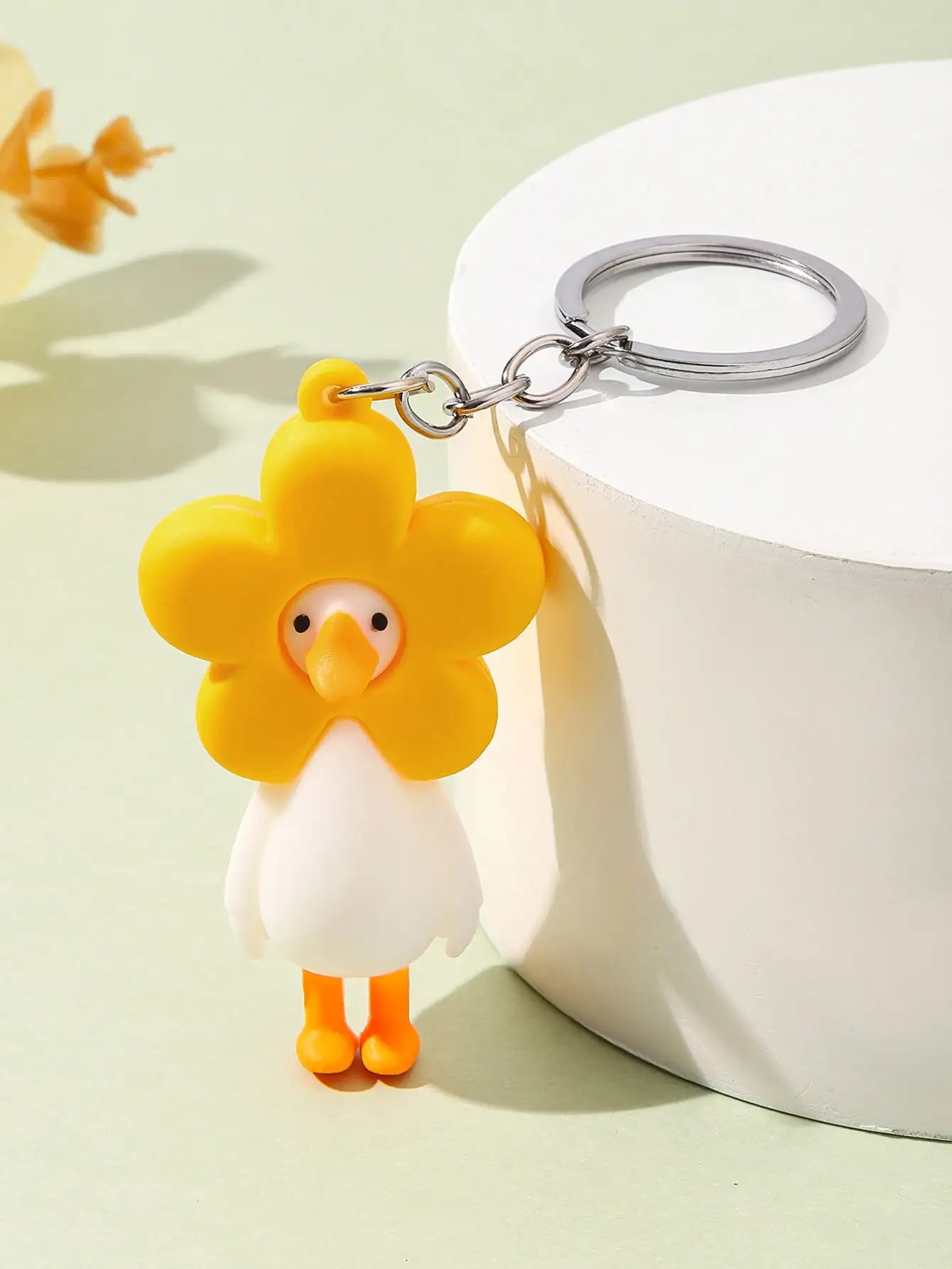Cute Fashionable Women's Yellow Cartoon Duck Doll Decorated Versatile Keychain Pendant Valentine's Day Car Accessories Bag Charm School Goth Y2k Gifts For Mother, Father, Graduation, And Teacher