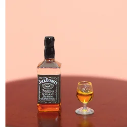 Casa delle bambole In Miniatura 1:12 Popolare Whisky con la Riempito di Vetro di Bottiglie di Bevande Modello per la Casa di Bambola Play Food Accessorio