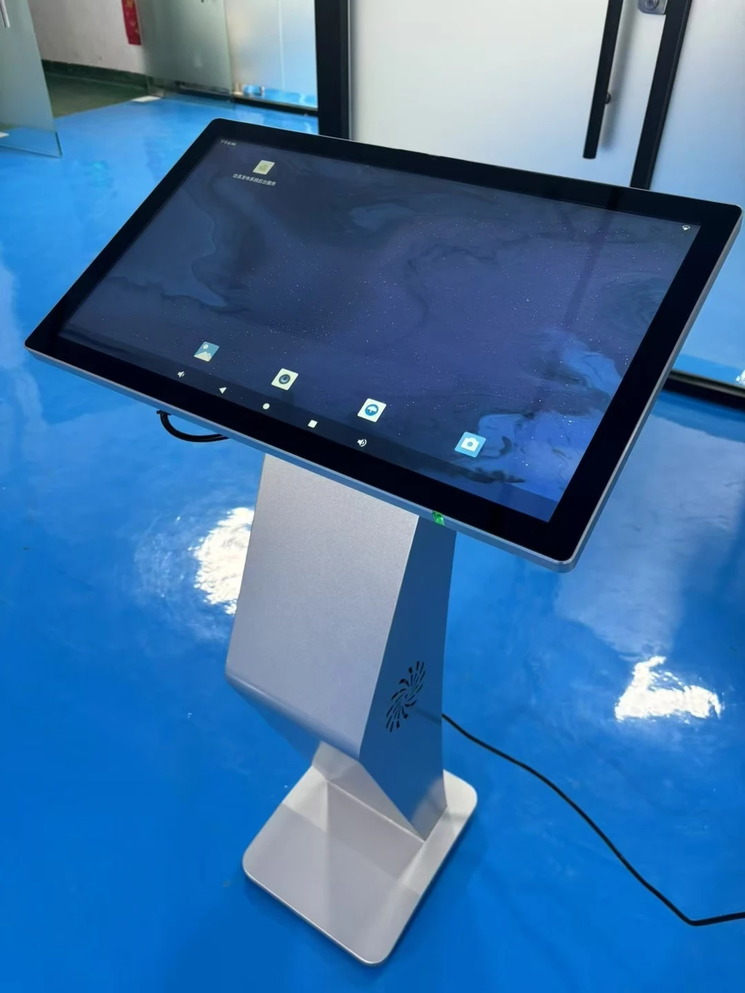 49 Inch Interactive Touchscreen LCD Display Information Kiosk For Retail Store Advertising And Shopping Use