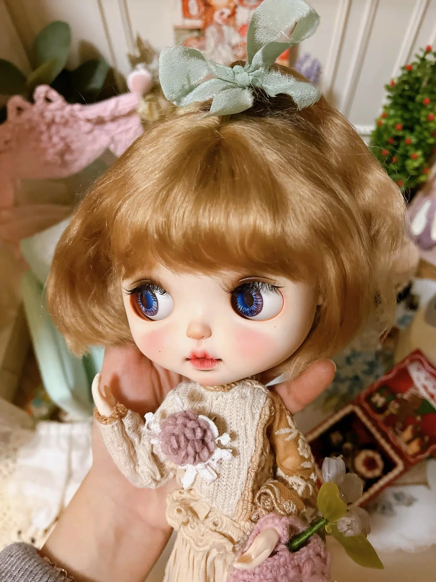 

Dula Doll Wigs for Blythe Qbaby natural Mohair Microvolumes curls 9-10 inch head circumstance