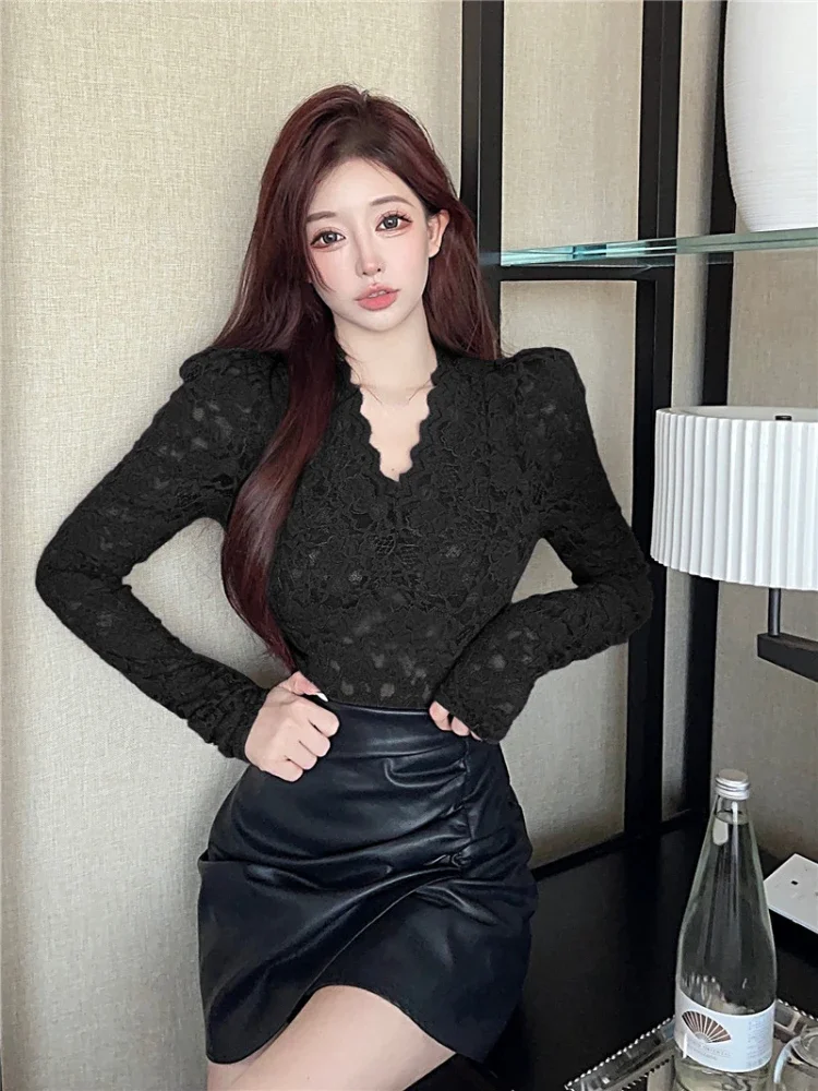 New Vintage Women Hollow Out Shirts V-neck Long Sleeve Lace Blouses 2023 Blusas Mujer De Moda Sweet Fashion Temperament Y2k Tops