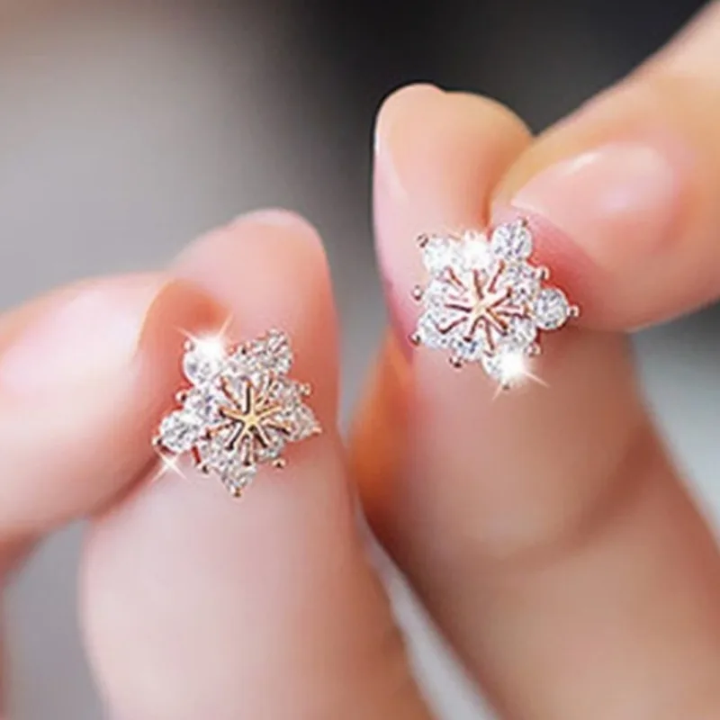 2023 Winter Snowflake Stud Earrings with Dazzling Crystal Zircon 3 Metal Colors Delicate Earrings for Women Fashion Jewelry Gift