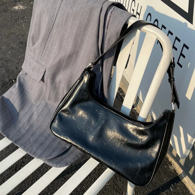 Moto & Biker Sacs sous les bras pour femmes Sacs à main de luxe de créateurs Sacs à main 2024 Nouveau dans Vintage haute qualité Chaîne rivet décoration fermeture éclair Épaule Livraison gratuite arrivée rapide