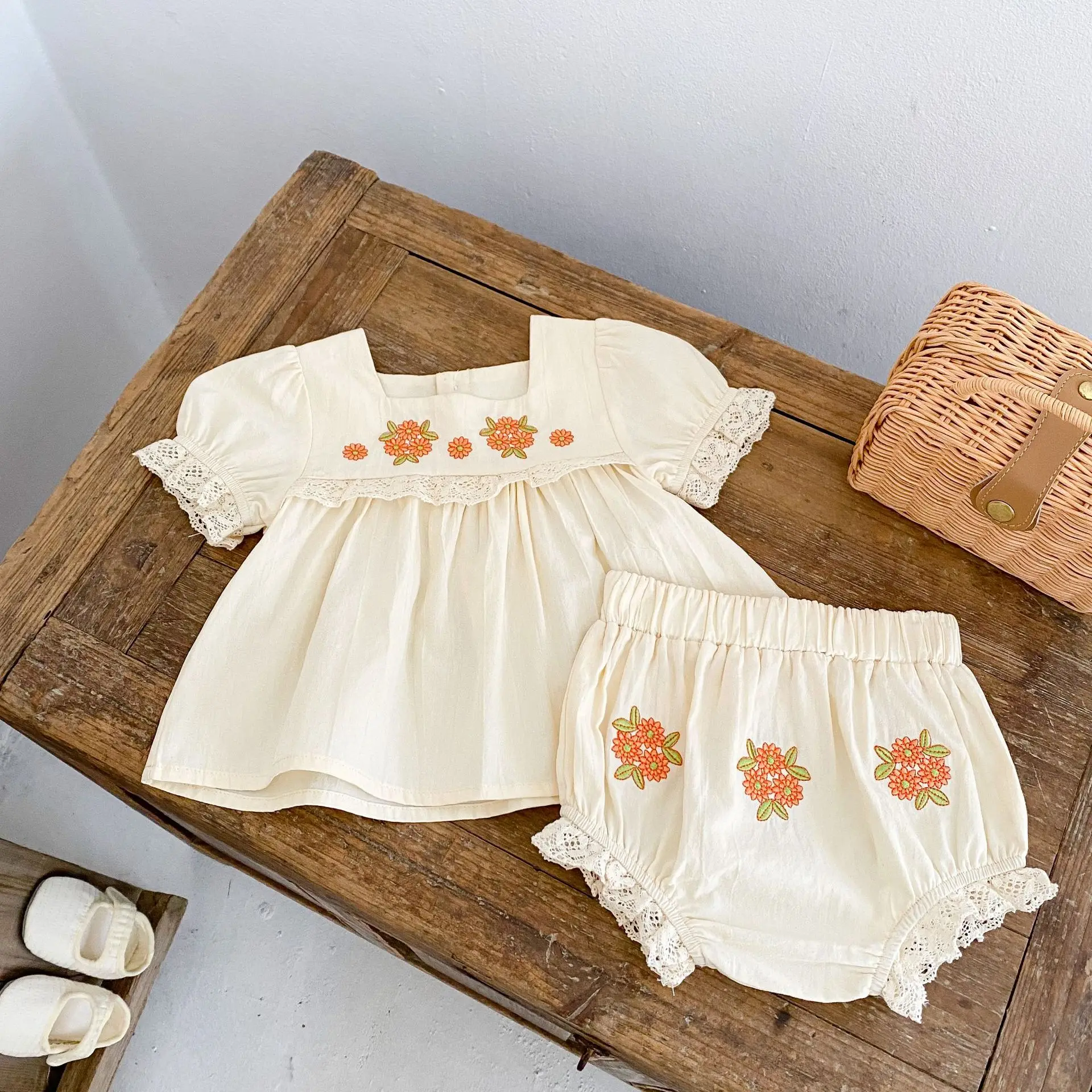 summer ins Baby Flower Embroidered short sleeved top + flower bread shorts 2-piece set for female baby clothing set