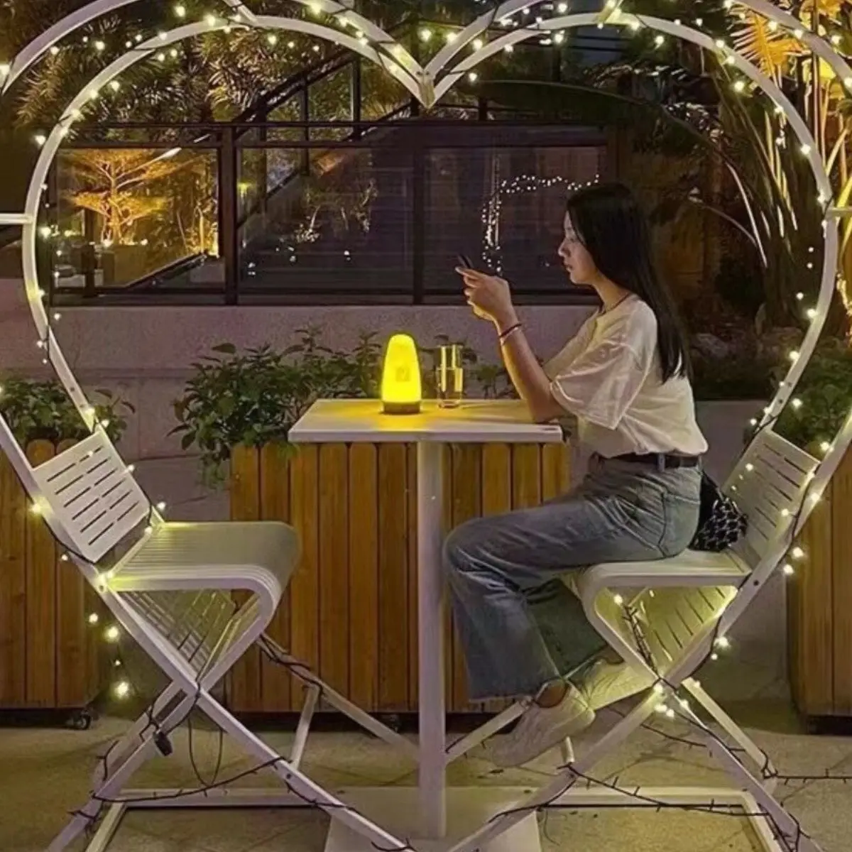 Love photo Bali Bird's Nest outdoor courtyard B & B heart-shaped table and chair clock in scenic ornament