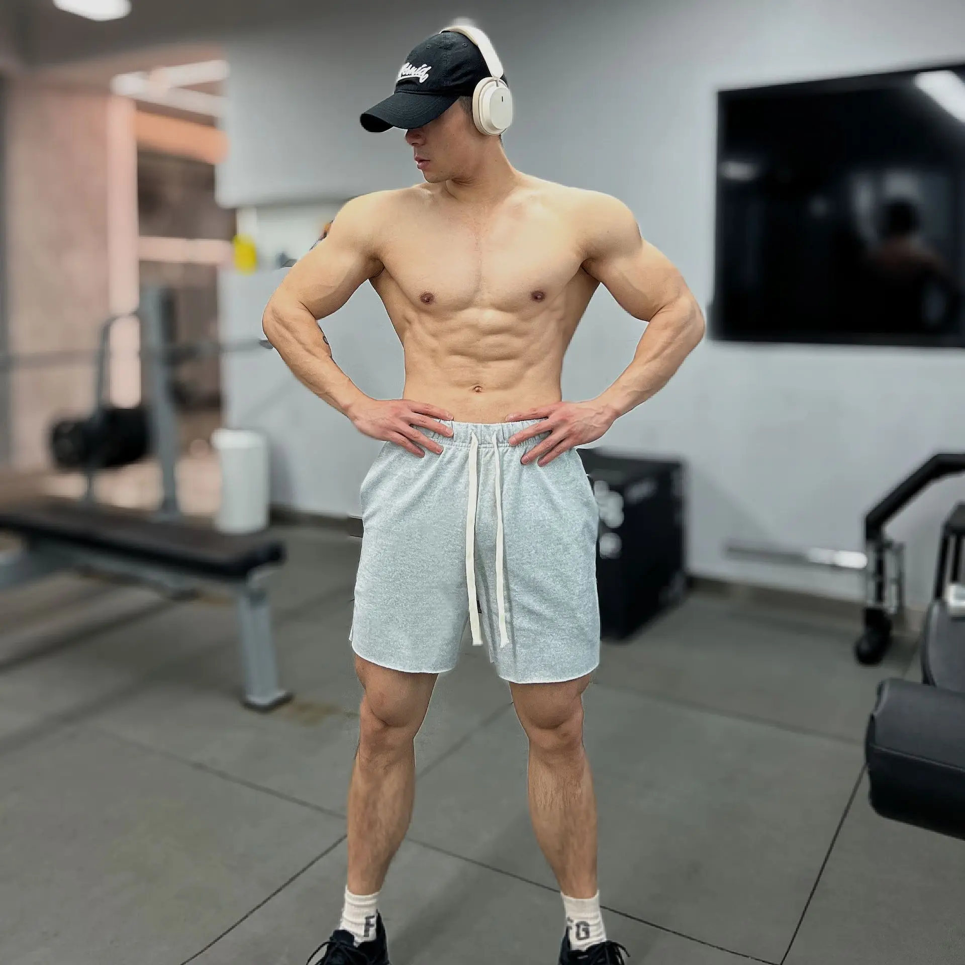 

Shorts Men's Sports Solid Color Wool Curly Hem Quarter Pants Summer Basketball Breathable American Running Fitness Loose Pants