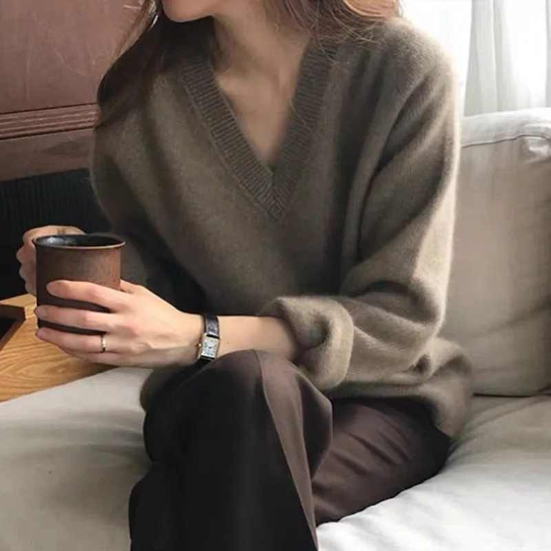 2022 autumn winter new Korean version of goat sweater V-neck simple short sweater loose languid lazy knit foundation sweater