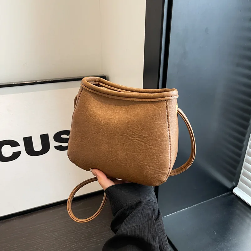 

Vintage shoulder bags, crossbody bucket bags, niche women's bags, versatile black bags