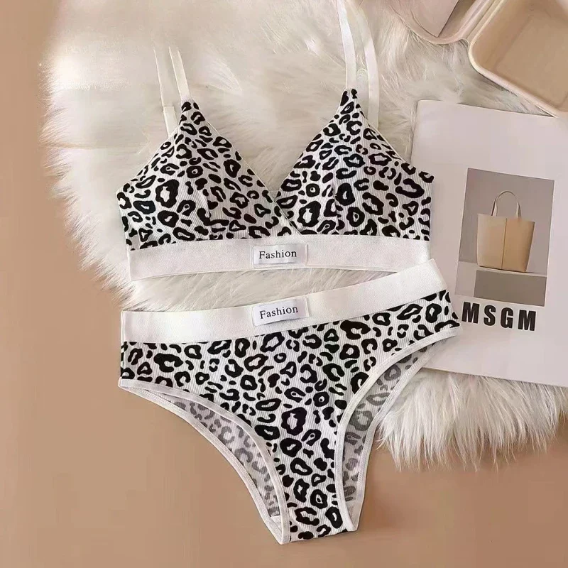 강철 반지가없는 프랑스 스타일 여성 속옷 통기성 편안한 유행 여성 정장 섬세한 매력적인 여성 탑