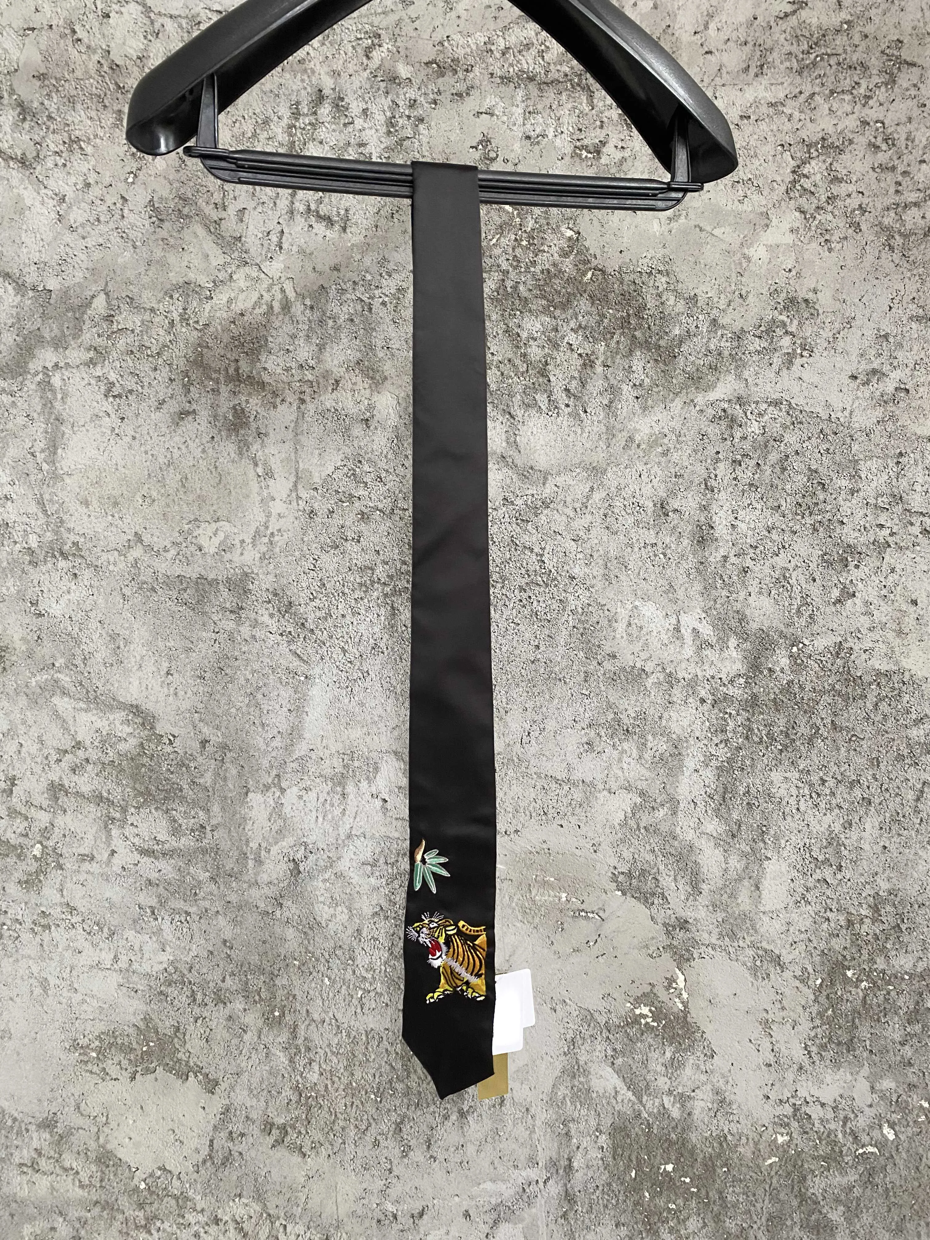 ربطة عنق مطرزة من Tiger Eagle Silk Auspicious Cloud Suzhou للرجال والنساء #1