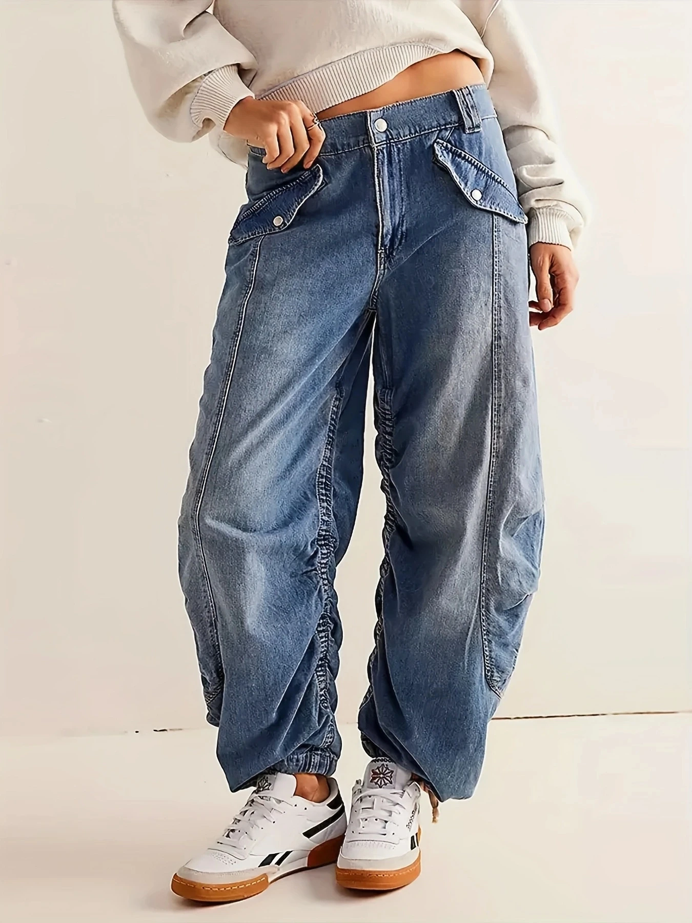 

Women's mid waist blue washed pleated edge decorative banana shaped jeans