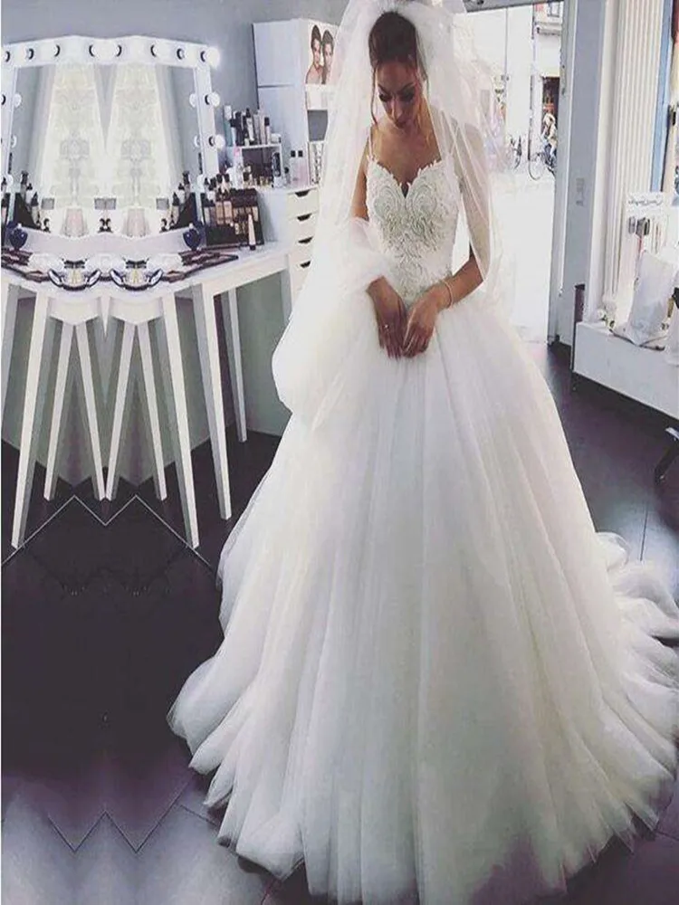 Impresionantes vestidos de novia personalizados con tirantes finos, tren de barrido, apliques de encaje de tul, corsé en la espalda, vestido de novia de playa