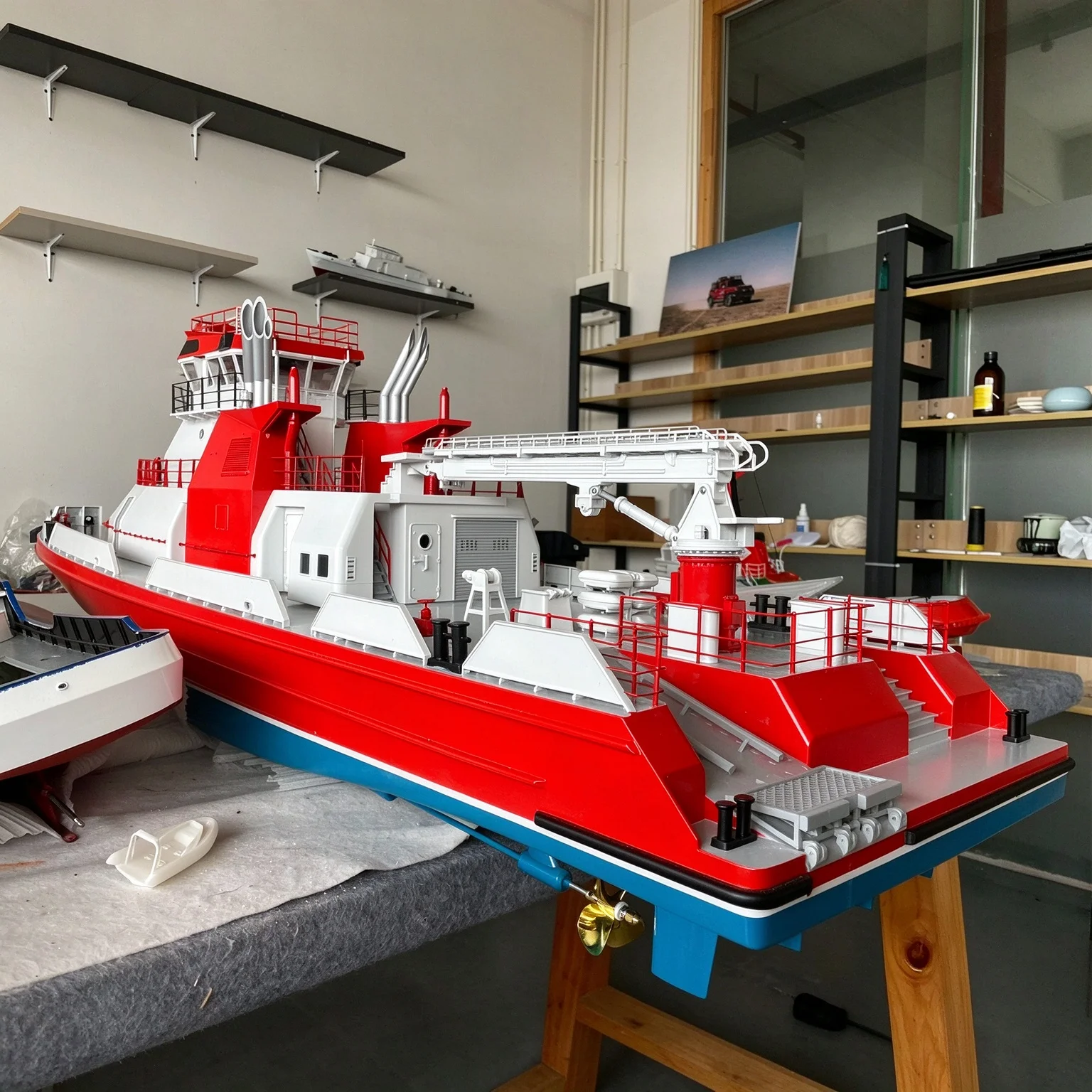 1/32 Fire Boat RC Finished Model Resin Printed Working Water Cannon Remote Control Ship for Hobby Collection Display