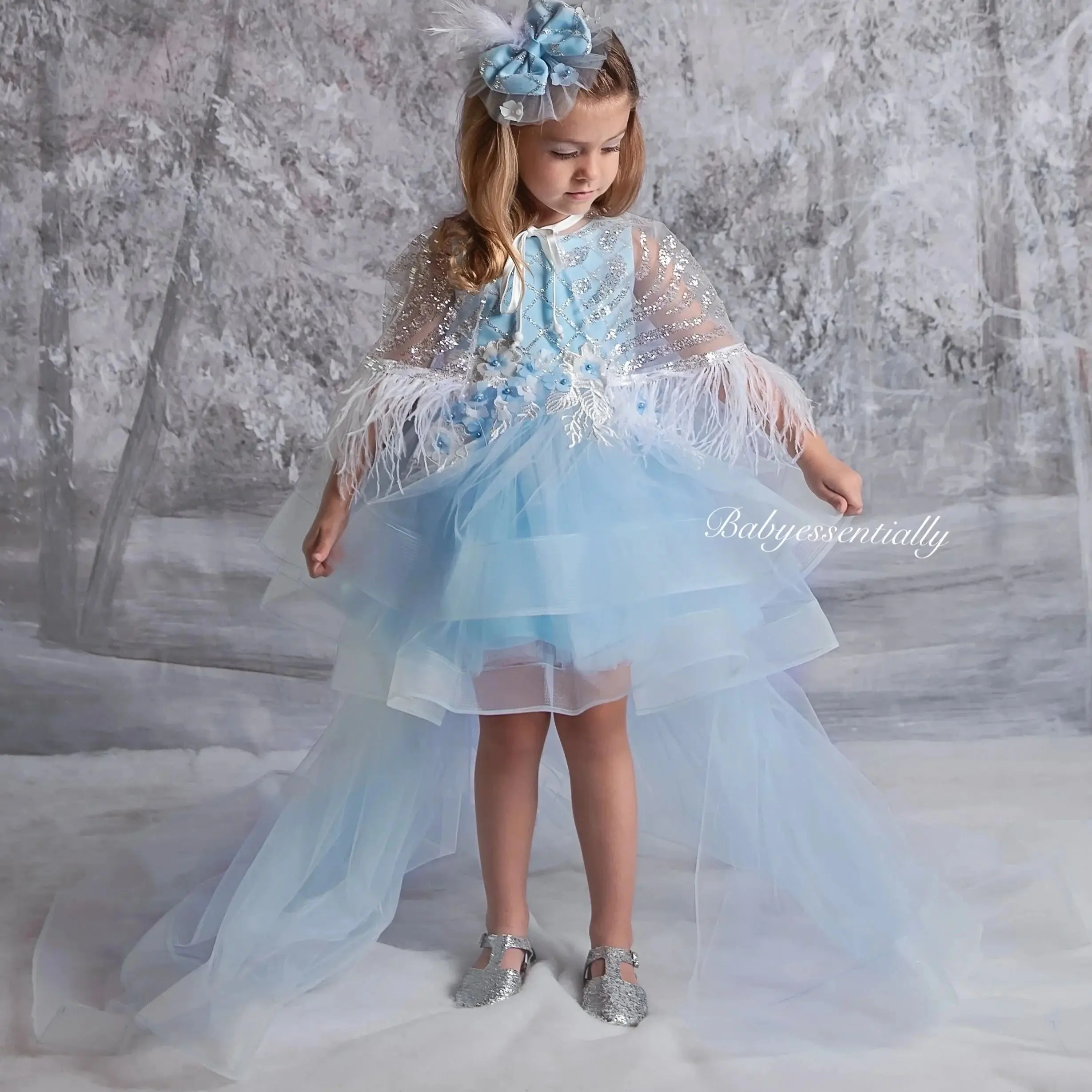 Sky Blue Girls Pageant Dresses Sleeveless Children Birthday Gowns with Feathers Cape Hi Lo Little Girls Photography Dresses