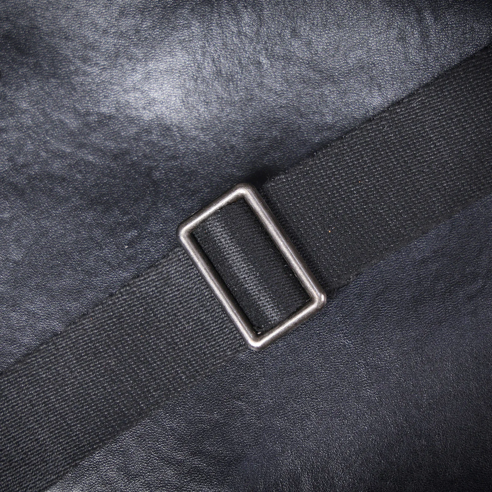 S.WORKER Vintage Herren-Umhängetasche aus Vollnarbenleder | Handgefertigter Messenger aus Used-Leder – Detail 19