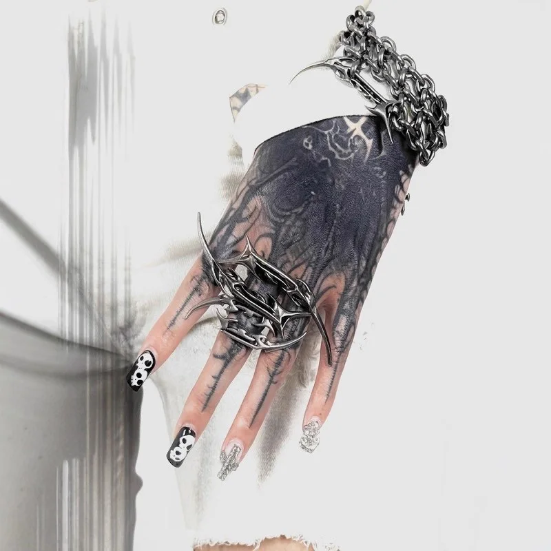 Stylish Black Metal Talon Ring - Trendy Jewelry Accessories, Bold Spiked Finger Ring, Unique Gothic Punk Jewelry for Men Women,