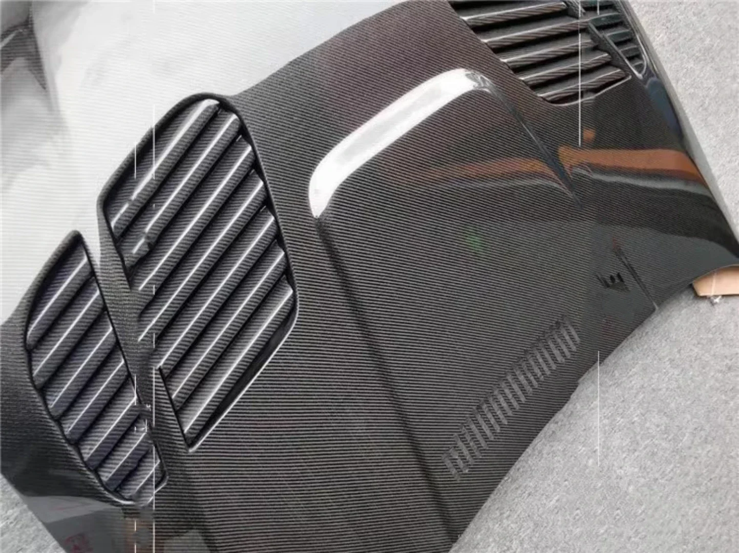 Carbon Fiber Engine Hood Engine Cover for BMW 3 series E46 318 325 330 modified Auto Accessories