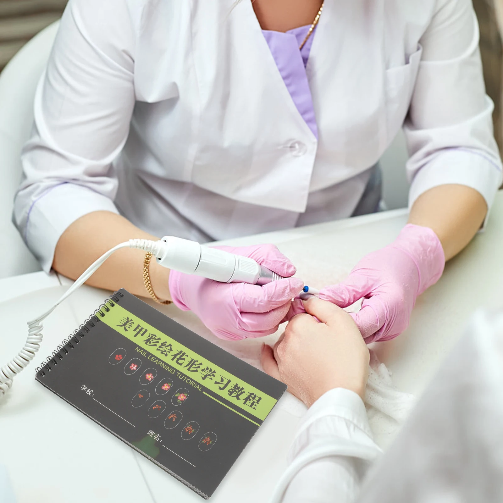 Рисунок 3 - Книга для практики дизайна ногтей