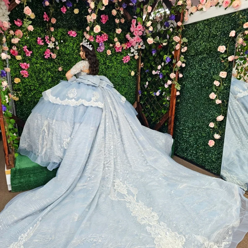 فستان Quinceanera باللون الأزرق المائي اللامع كريستال بريق ملصق طويل الذيل من الدانتيل طبقات القوس فيستدوس دي 15 Quinceanera ﻿ تخصيص
