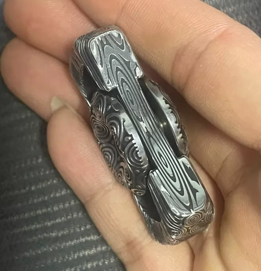 Used EDC Damascus vertically cuts small butterflies etch gyroscope fidget spinner metal decompression toy