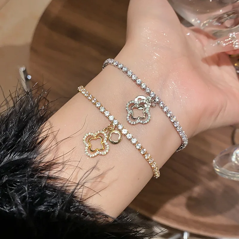 

Korean Style Diamond Flower Hollow Bracelet - Adjustable Light Luxury Bangle, Fashionable Elegant Hand Jewelry