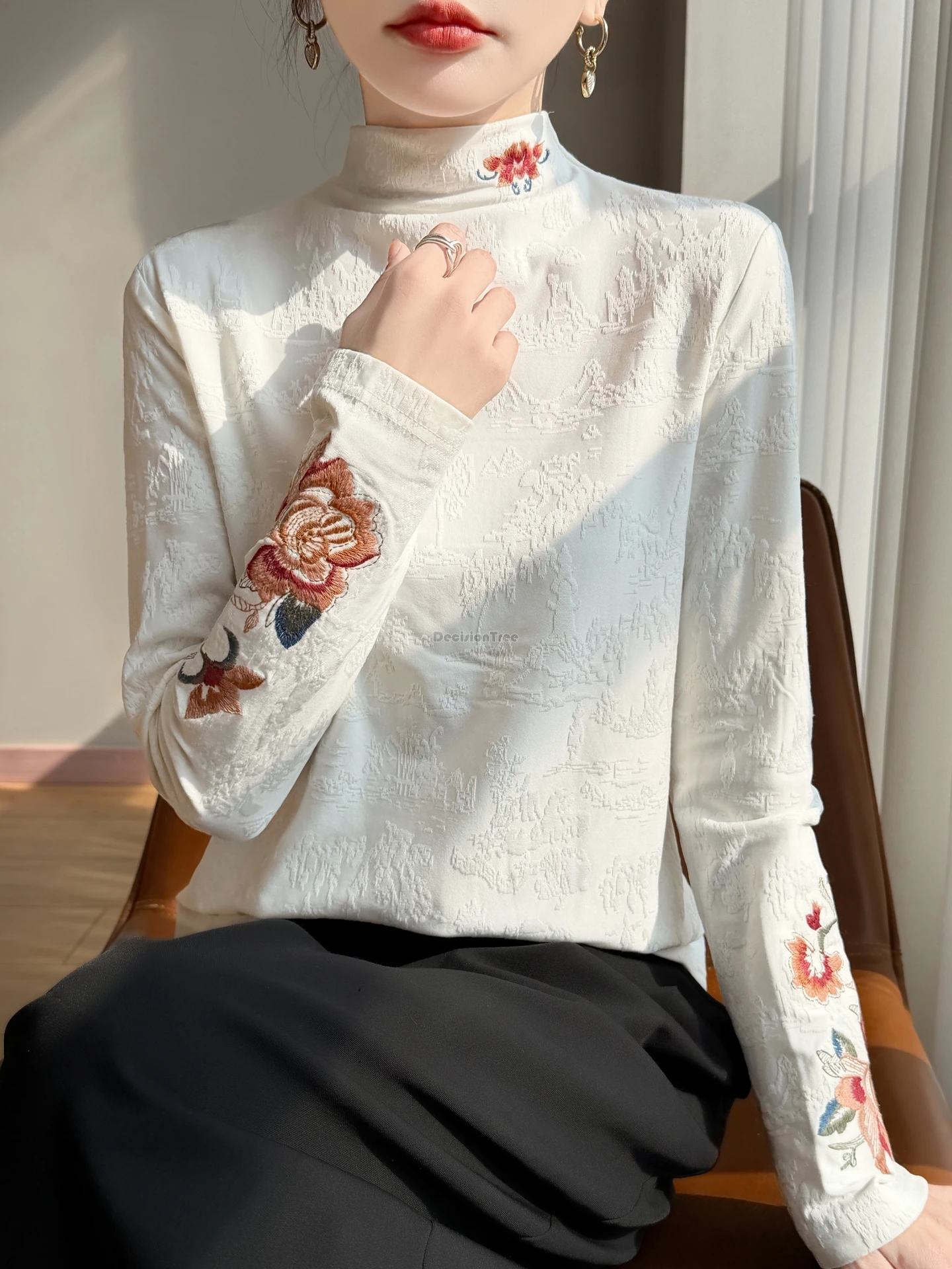 

2025 new chinese retro style embroidered long-sleeved base layer women's fleece fashion elegant high-neck knitted tang suit top