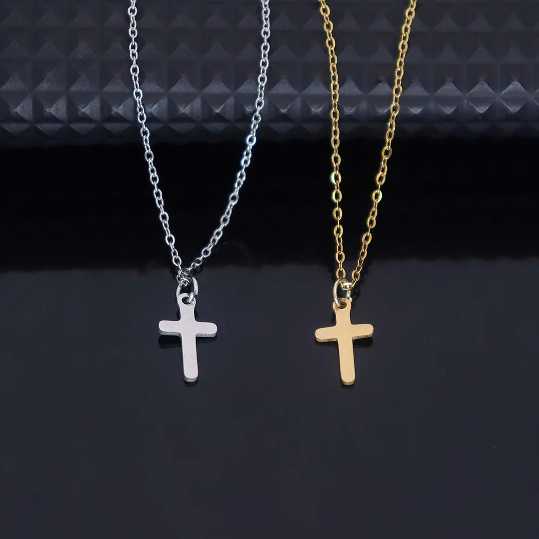 Fashionable stainless steel cross pendant necklace, simple and versatile. Cross pendant collarbone chain women's accessory