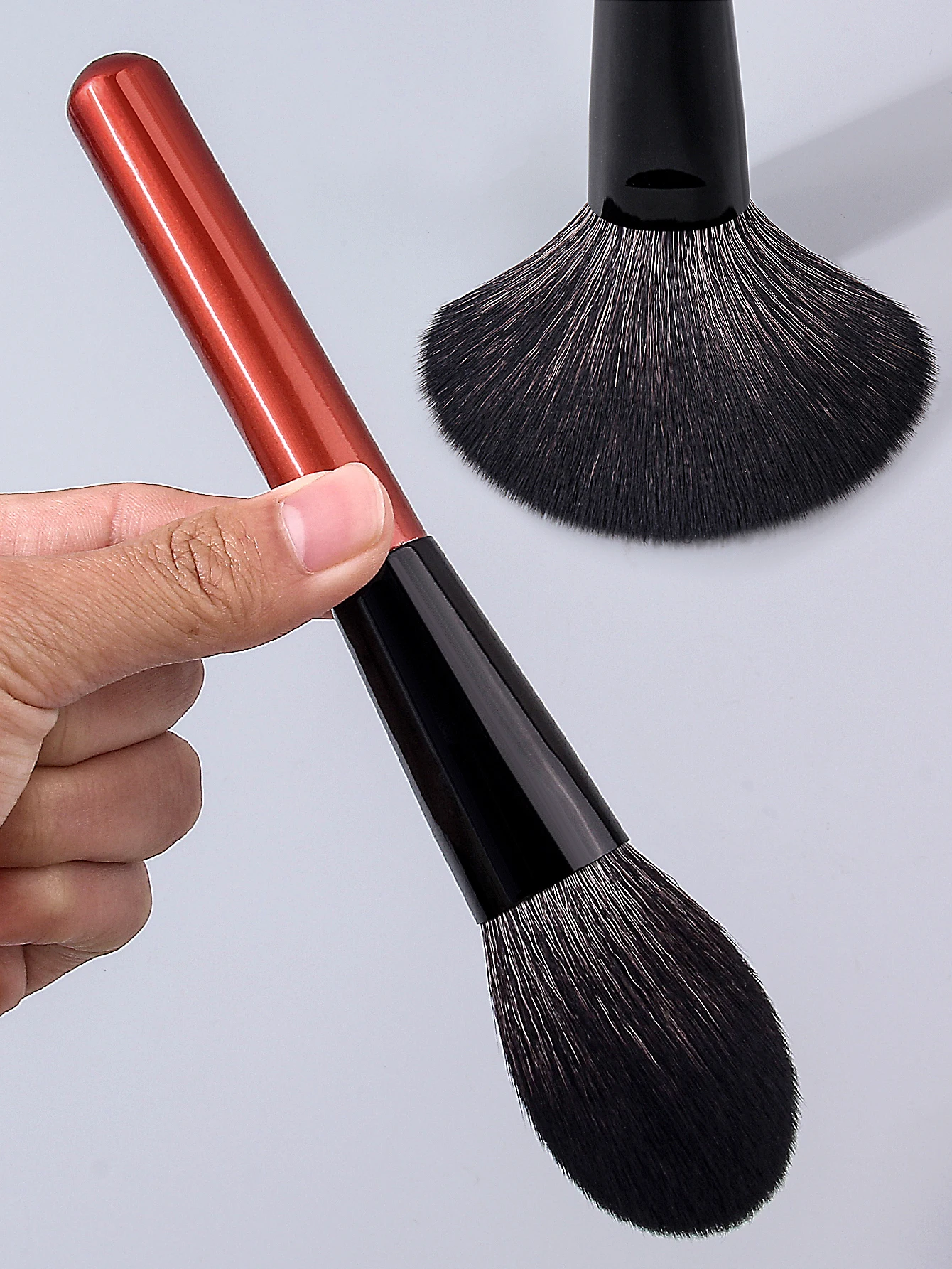 Pincel de maquiagem em forma de língua com cabo de redwood de alta qualidade - pincel multiuso para blush, pincel para pó para maquiagem facial para iniciantes