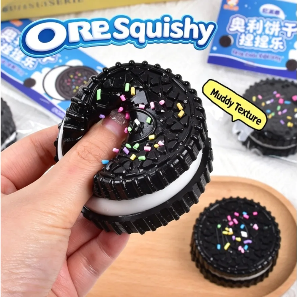 Simuliertes Oreo Stressabbau-Squishy-Spielzeug. Kreatives Keks-Kuchen-Spielzeug, superweich und zum Quetschen geeignet. Sandwich-Keks Antistress-Gadget.