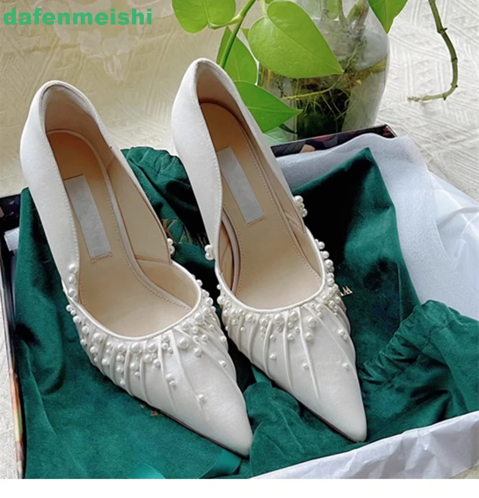 2024 Spring New White Pleated Pearl Pumps Pointed Toe Shallow Thin Heel Wedding Shoes Fashion Women Banquet Stage High Heels