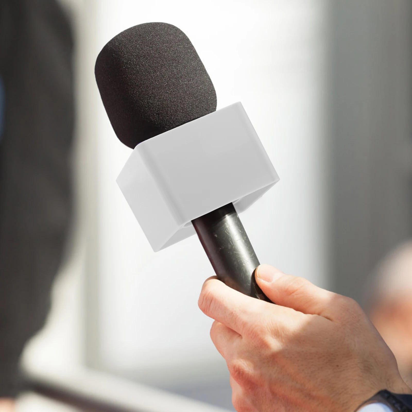 

2pcs Portable Abs Mic Logo Flag Triangular Design Interview Microphone Station Engraved Pvc Board Multicolor Stickers Easy Carry