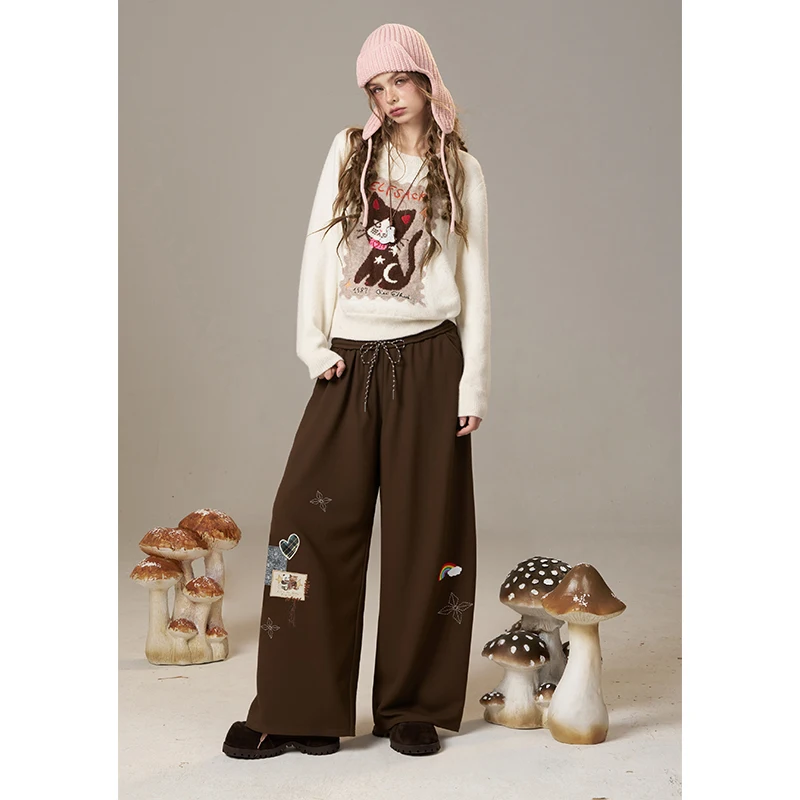 ELFSACK 2025 Winter New Arrivals Casual Cute Drawstring Cartoon Embroidery Loose Fit Sweatpants For Woman