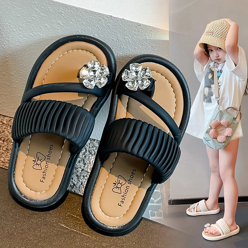 Pantofole versatili all\'aperto per bambini 2024 estate nuove scarpe basse per ragazze con scarpe da spiaggia di moda per bambini in cristallo