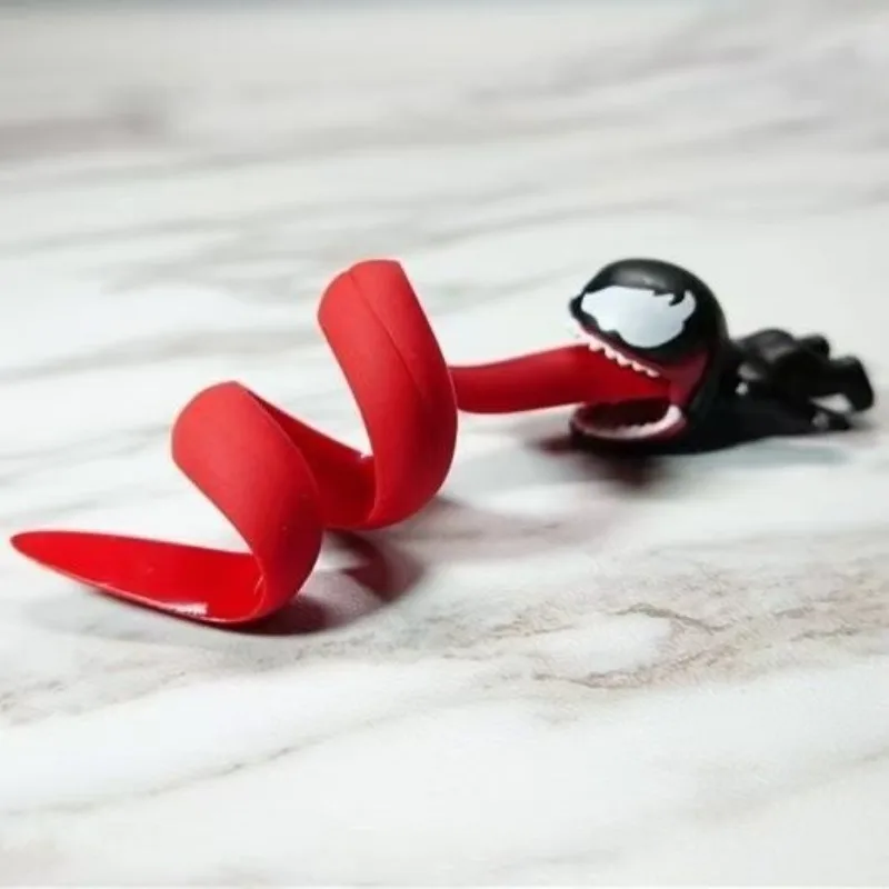 Auto süße Ente mit Helm gebrochen Wind kleine gelbe Ente Fahrrad Motorrad Helm Reiten Radfahren Dekor Auto Ornamente Zubehör