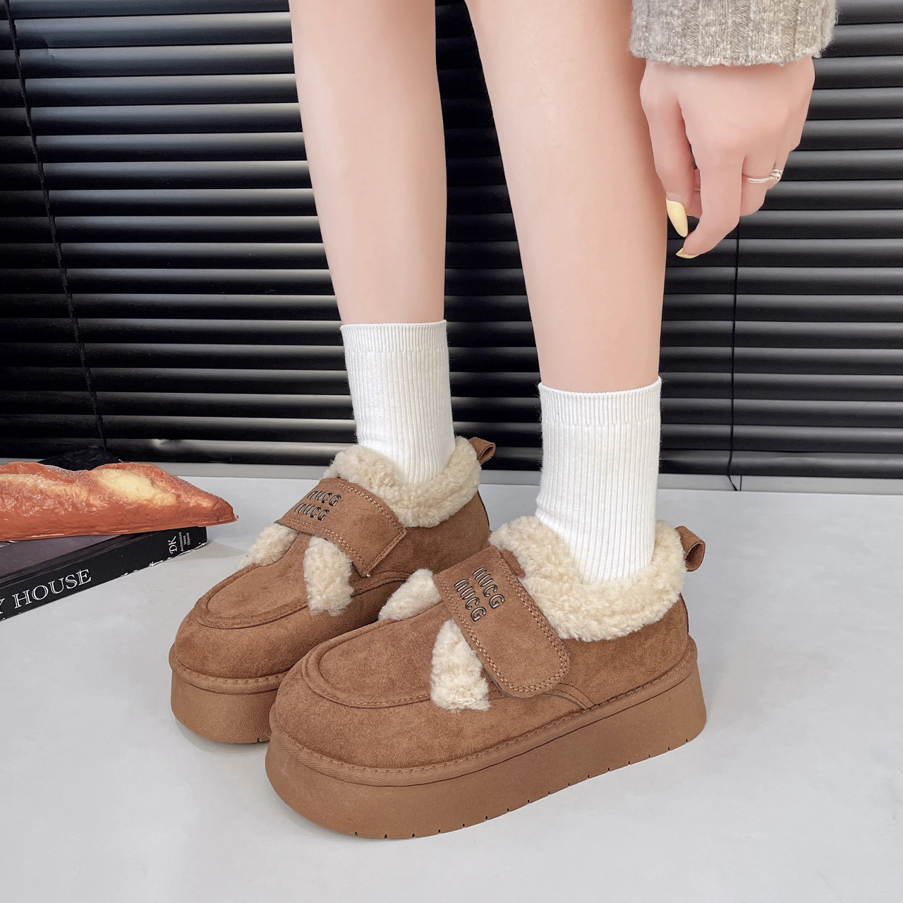 2026 Neue Mode Winter Warme Baumwollschuhe Leichte Plüsch Rutschfeste Komfort-Schneestiefel Verdickte Weiche Sohle Schuhe Größe 35-40 – Detail 5