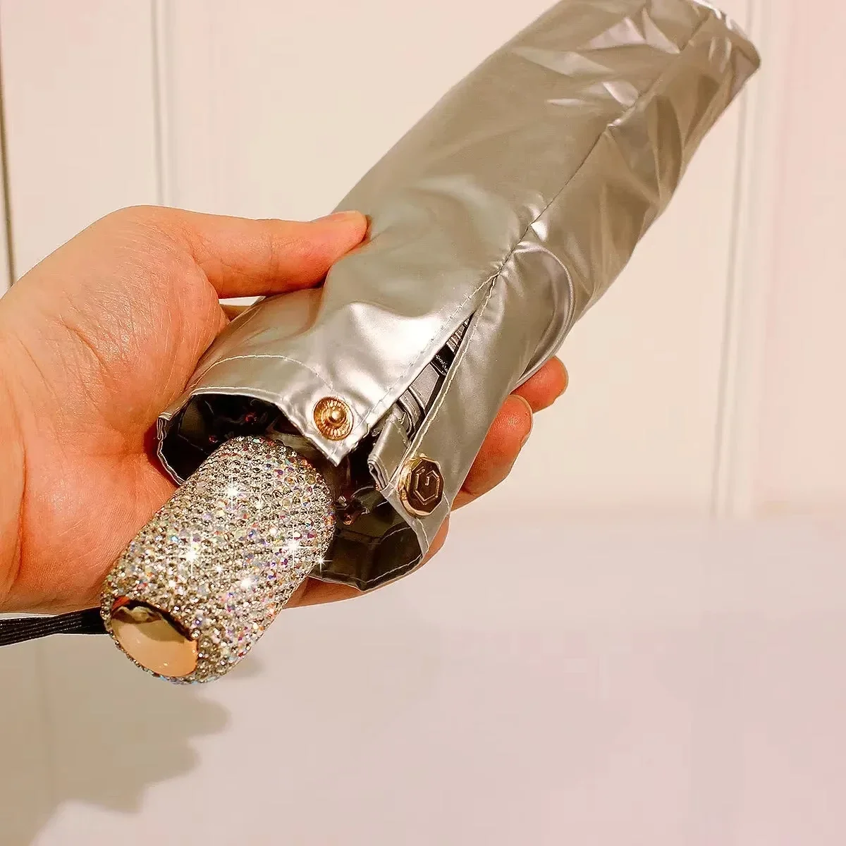 

UV Protection 8 Bones Folding Umbrella with Diamond Handle Sunny Rain Dual-Use Women's Sunshade Parasol Bling Diamond Gift