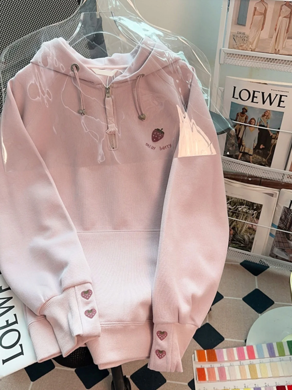 핑크 딸기 자수 후드티 여성용 루즈핏 슬림핏 탑 트렌디 봄 가을 대학 스타일 긴 소매 버블 소매